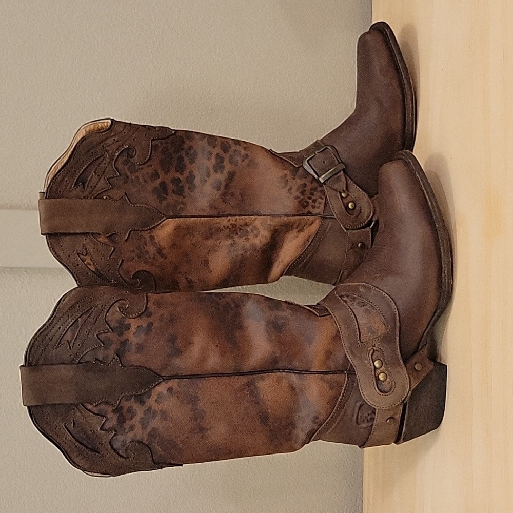 Aventurero Size 8 Leather Brown Heeled Boots with Decorative Stitching